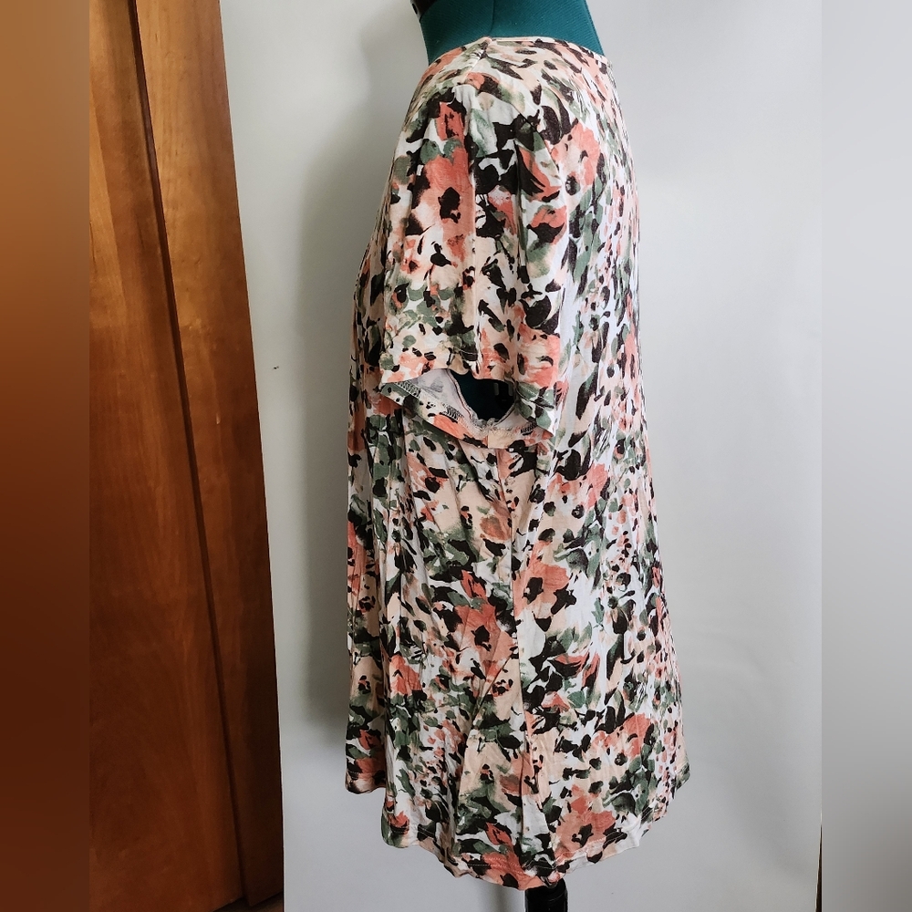 croft & barrow Floral Scoop-Neck Short Sleeve Top in Pink and Green - Picture 6 of 7